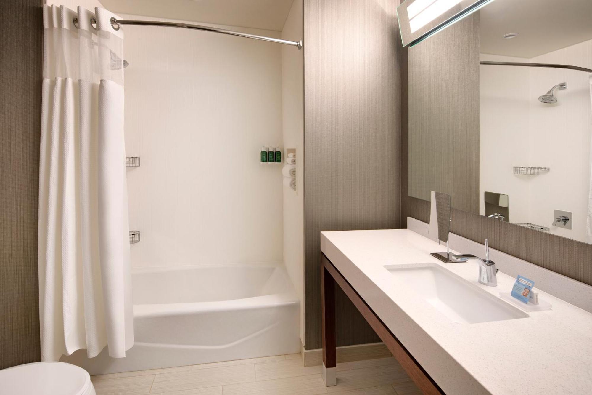 Courtyard By Marriott Atlanta Vinings/Galleria Смирна Экстерьер фото