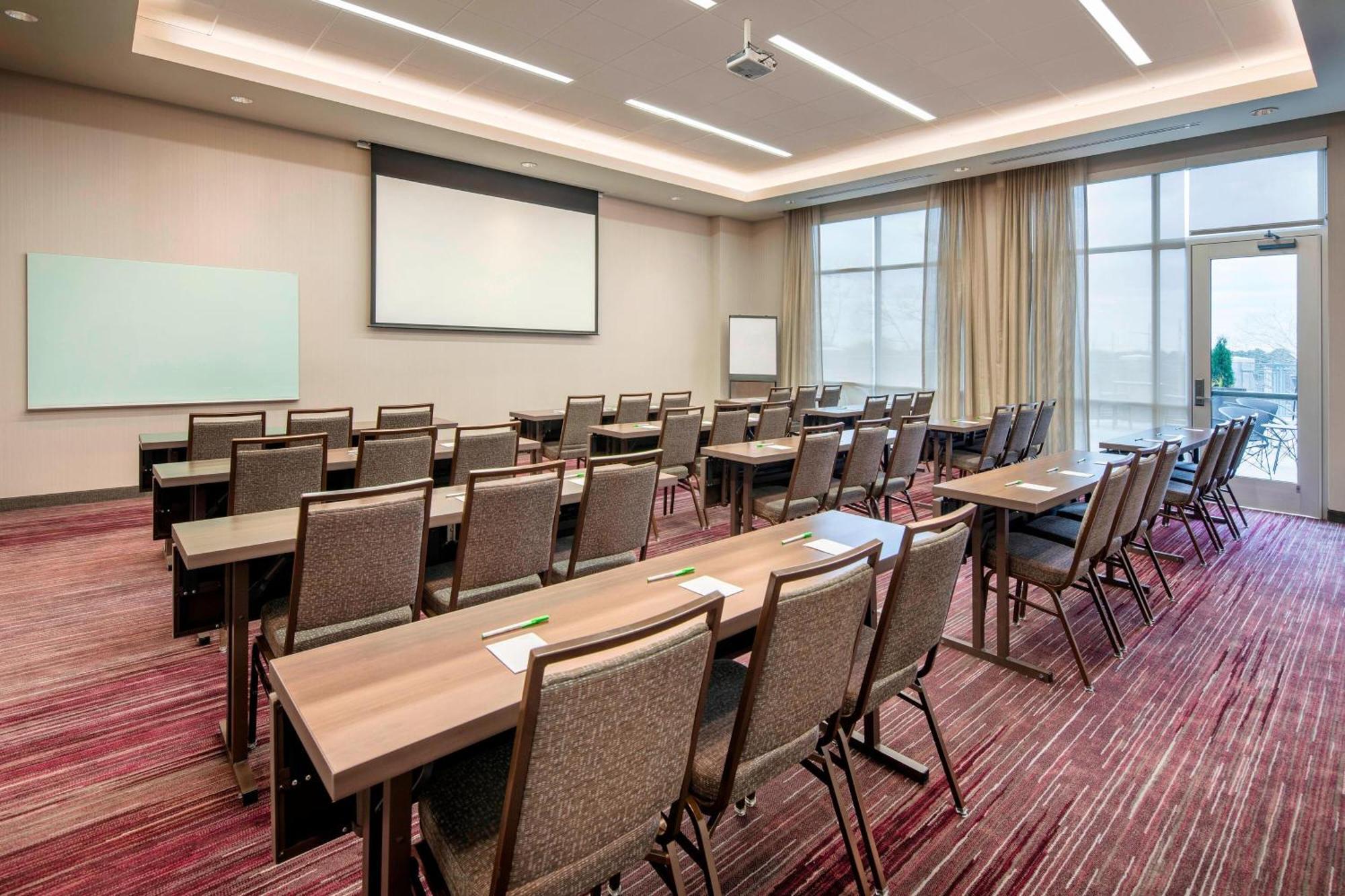 Courtyard By Marriott Atlanta Vinings/Galleria Смирна Экстерьер фото