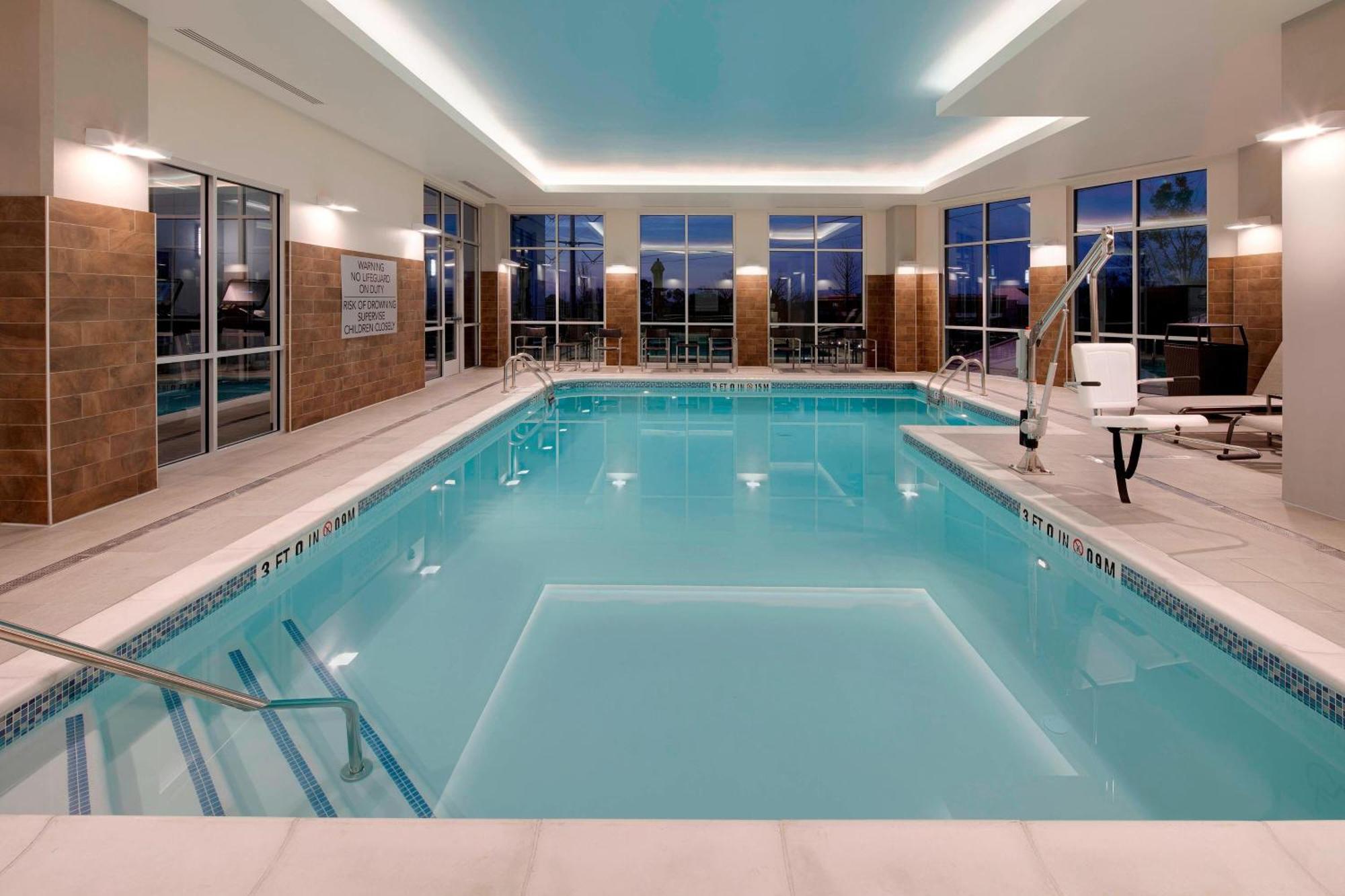 Courtyard By Marriott Atlanta Vinings/Galleria Смирна Экстерьер фото