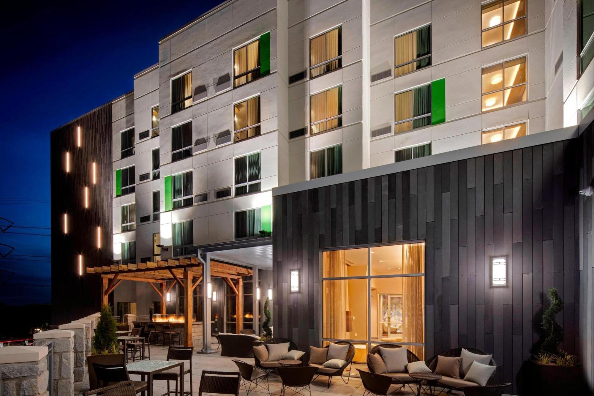 Courtyard By Marriott Atlanta Vinings/Galleria Смирна Экстерьер фото