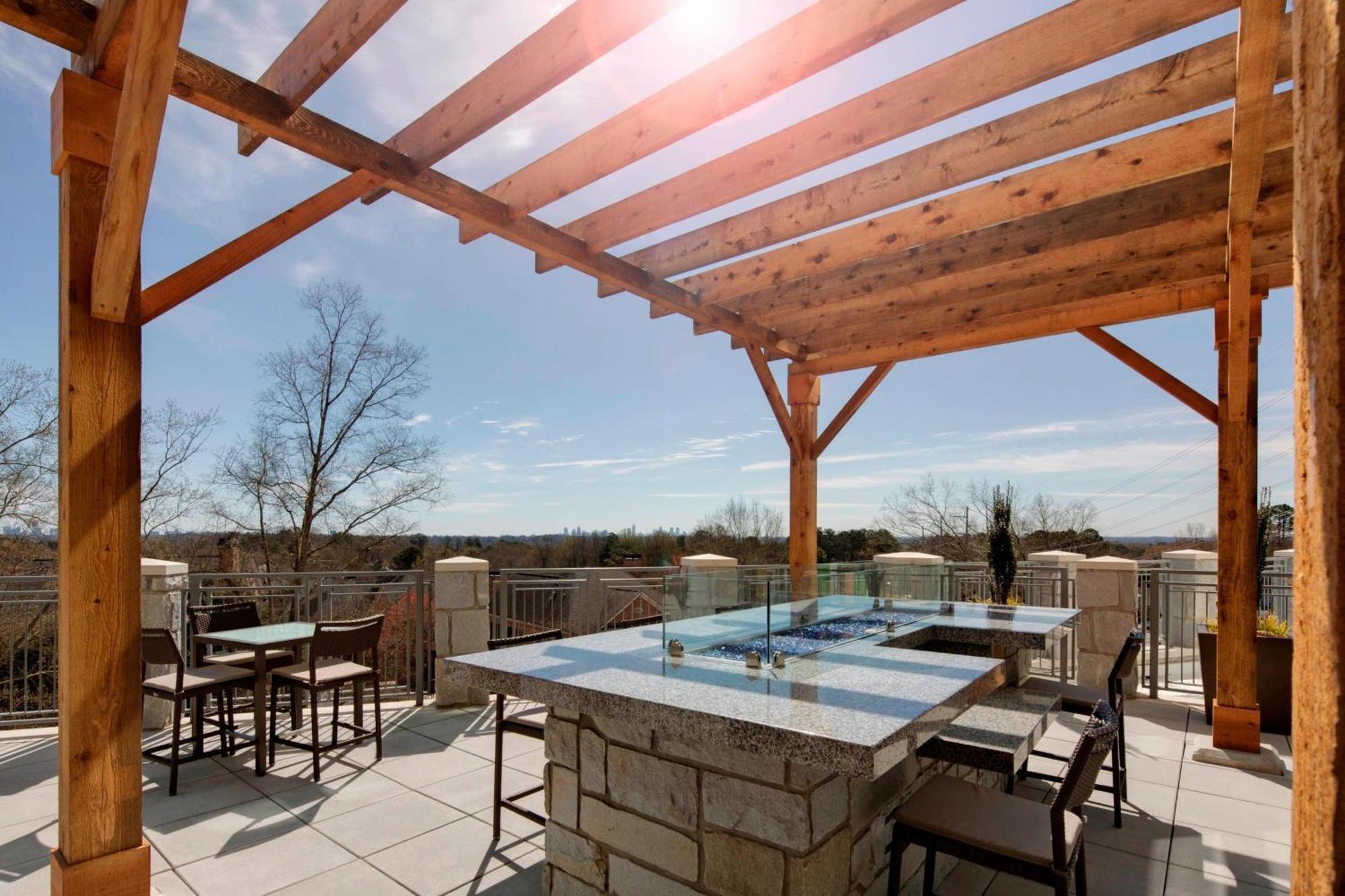 Courtyard By Marriott Atlanta Vinings/Galleria Смирна Экстерьер фото
